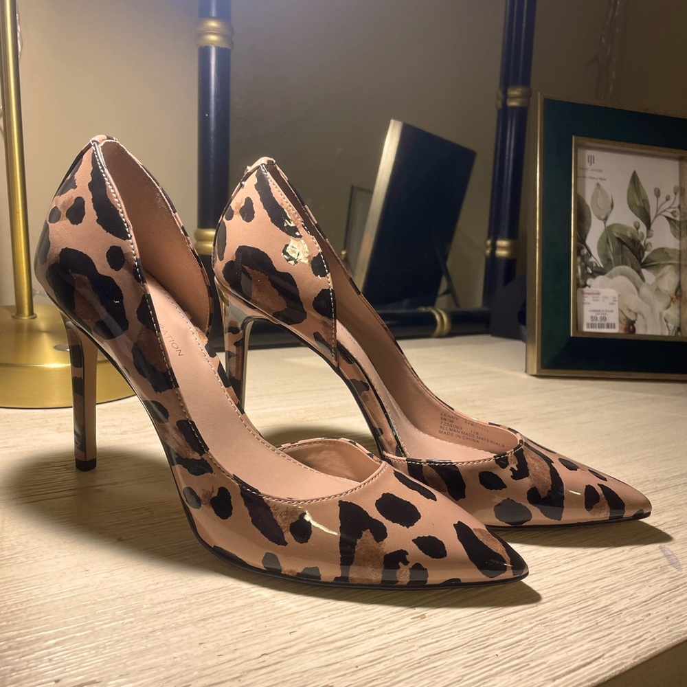 BCBG pointed toe cheetah heels - Picture 3 of 5